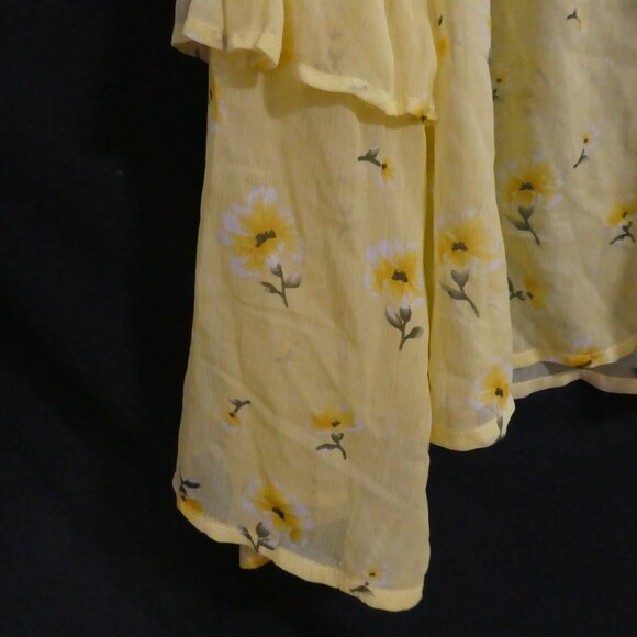 ATMOSPHERE | size 10 | Yellow Floral Print Bell Sleeve Blouse | Back Button - Picture 6 of 16